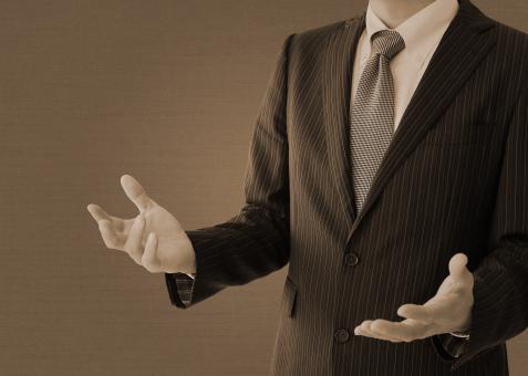 スーツ姿の男性の画像