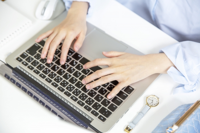 PCを操作する手