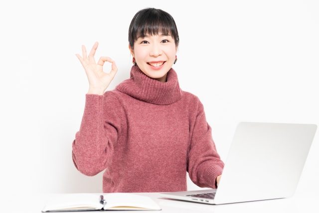 笑っている女性